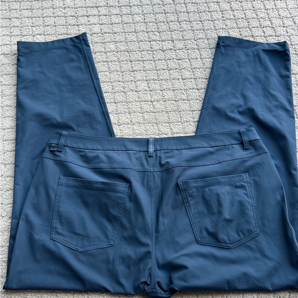 lululemon ABC Classic-fit 5 pocket pants size 40x32 navy